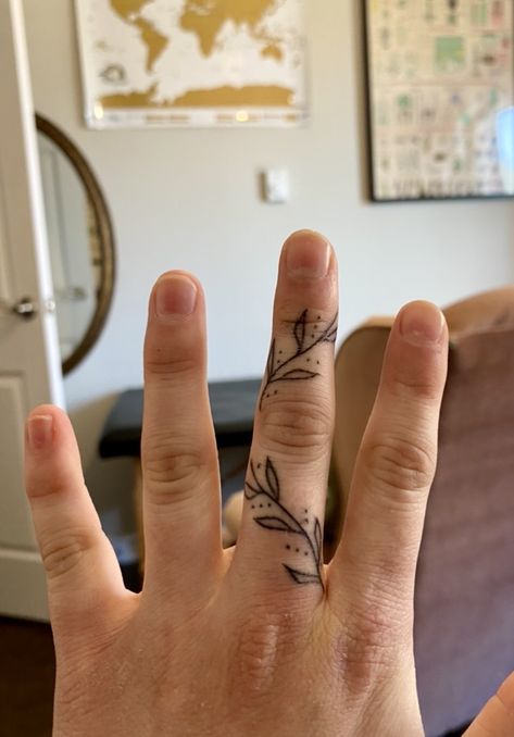 #tattoo #fingertattoo #stickandpoke #ontario #naturetattoo Finger Tattoos Plants, Fern Stick And Poke, Finger Tats, Stick N Poke, Stick N Poke Tattoo, Finger Tattoo, Poke Tattoo, Stick And Poke, Nature Tattoos