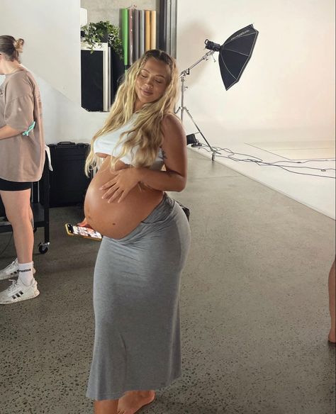 Cute Pregnancy Outfits Black Women, Pregnancy Fits, Summer Pregnancy Outfits, Pregnant Outfits, 00s Mode, Pregnancy Belly Photos, Cute Pregnancy Pictures, Tammy Hembrow, Belly Photos