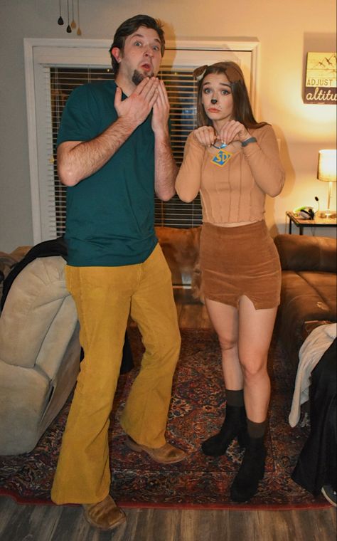 Halloween Costume - Scooby Doo -Shaggy and Scooby #lastminutehalloweencostumeideas #EasyHalloweenCostume #HalloweenCostumeIdea Halloween Fancy Dress Couples, Scooby Costume Women, Daphne And Shaggy Costume, Scooby And Shaggy Costume, Scooby Doo Costumes Women, Shaggy Scooby Doo Costume, Shaggy And Scooby Costumes, Scooby Doo Fantasia, Scooby Halloween Costumes