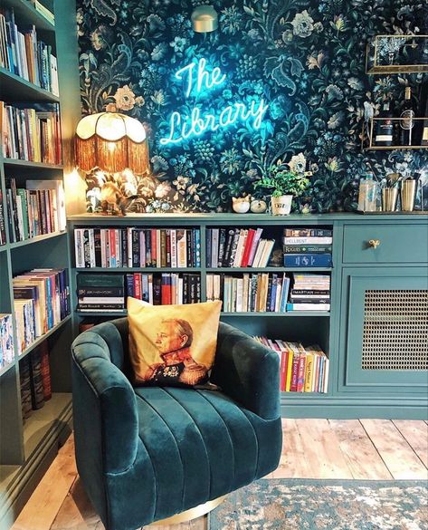 Maximalist Office, Maximalist Home, Home Library Design, Home Library, Lounge Room, Dream House Decor, Front Room, The Library, 5 Ways