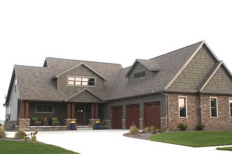 Misty Shadow Siding – Carlson Exteriors Inc. Brown House Exterior, Brown Garage Door, Brown Brick Houses, Faux Wood Garage Door, Green Siding, Shingle House, Home Paint Color, Brown Brick, Shingle Colors