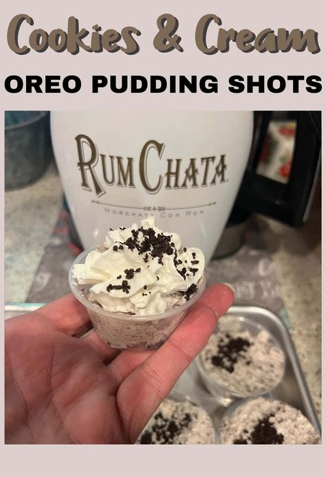 Cookies And Cream Pudding Shots, Easy Pudding Shots, Oreo Pudding Shots, Chocolate Oreo Cheesecake Recipe, Cookies And Cream Pudding, Oreo Poke Cake Recipe, Rumchata Pudding Shots, Chocolate Pudding Shots, Drinking Ideas