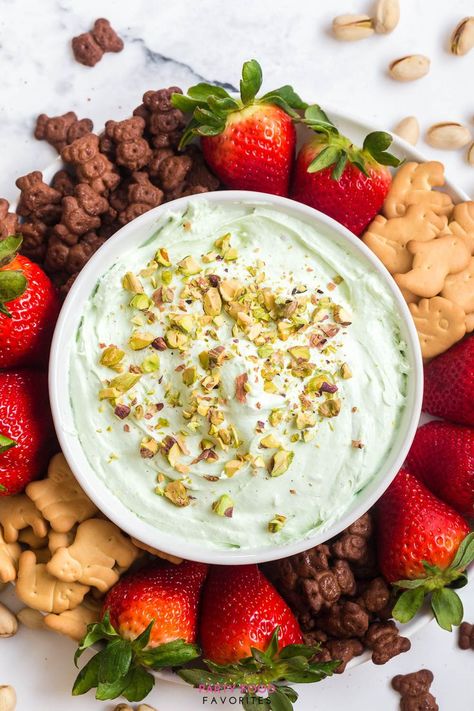 Pistachio Dip Recipe, Pistachio Cheesecake Dip, Pistachio Pudding Dessert, Pistachio Dip, Party Food Favorites, Pistachio Dessert Pudding, Cheesecake Dip Recipe, Pudding Desserts Recipes, Dessert Dip Recipes