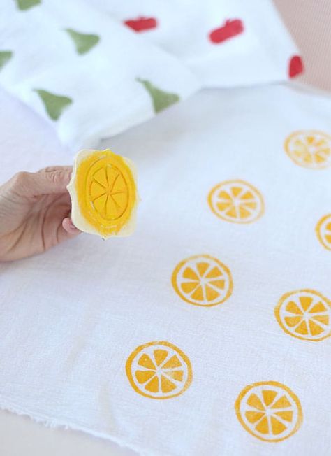 10 FRESH IDEAS FOR A FRUIT THEMED PARTY GAMES Haft Vintage, Citrus Baby, Handmade Charlotte, Stamp Carving, Fruit Party, Diy Bebe, Handmade Stamps, Fabric Stamping, Diy Stamp