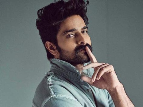 Naga Shaurya Asks Man To Apologise For Slapping Girlfriend In Public Video Viral Check more at https://theusawebseries.com/naga-shaurya-asks-man-to-apologise-for-slapping-girlfriend-in-public-video-viral/ Naga Shaurya, Not Doing Well, Celebrity Stars, Lower Abdomen, Video Viral, Bad Reviews, Bad Luck, Walk Out, Box Office