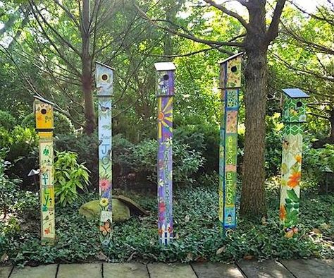 Art Vinyl Birdhouses Peace Pole, Solar Light Crafts, Garden Totem, Art Pole, Lake Garden, Garden Totems, Garden Poles, French Country Garden, Childrens Artwork