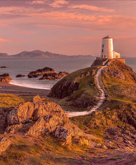 Photos Of Britain 🇬🇧 on Instagram: “If you had one wish - What would it be? Comment your wish below to be granted! ✨ Love this from Llanddwyn Island, Anglesey, Wales with the…” Anglesey Wales, Landscape References, Sketch A Day, One Wish, New South Wales, Oil Paintings, Monument Valley, Lighthouse, Wales