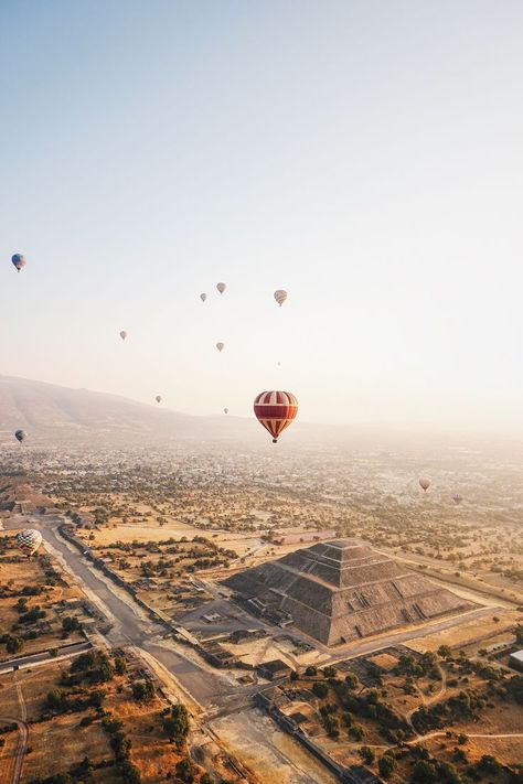 Teotihuacan Hot Air Balloon, Hot Air Balloon Mexico City, Mexico City Pyramids, Mexico Hot Air Balloon, Airplane Balloon, Mexico Poster, Vfx Tutorial, Mexico Travel Guides, Hot Air Balloon Rides