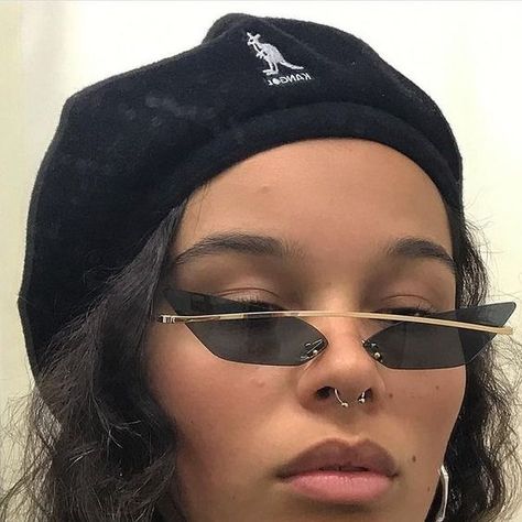 ᴾᵁᴸᴸᴵᴺᴳ ᴰᴼᵂᴺ ˢᵀᴬᴿˢ ᴶᵁˢᵀ ᵀᴼ ᴹᴬᴷᴱ ᵁ ᴳᴸᴼᵂ Septum Piercing Men, Sunglasses For Your Face Shape, Septum Piercing Jewelry, Septum Piercings, Piercing Septum, Cute Sunglasses, Cute Glasses, نظارات شمسية, Wearing Sunglasses