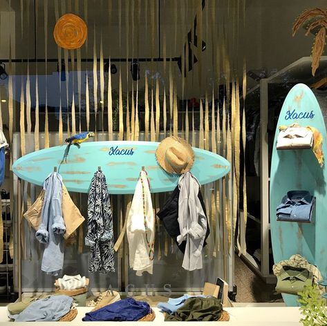 Retail Pop Up Store, Surf Shop Window Display, Beach Store Ideas, Beach Shop Design, Surf Beach House, Surf Interior, Decoration Surf, Surf Shops, Surf Room Decor