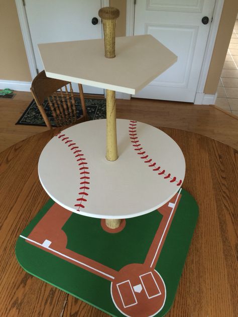 Baseball cupcake display Baseball Tailgate, Baseball Party Ideas, Dodgers Party, Baseball Cupcakes, Baseball Theme Birthday, Baseball Crafts, Baseball Theme Party, Baseball Helmet, Baseball Birthday Party