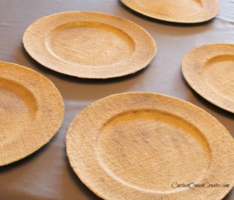 Give your old chargers some burlap love.  Make a batch of home-made Mod-Podge and cover old or clearance shelf chargers with burlap.  The update gives interesti… Home Made Mod Podge, Rustic Charger Plates, Dinner Table Diy, Charger Plate Crafts, Thanksgiving Dinner Table Decorations, Charger Ideas, Diy Chargers, Burlap Projects, Thanksgiving Dinner Table