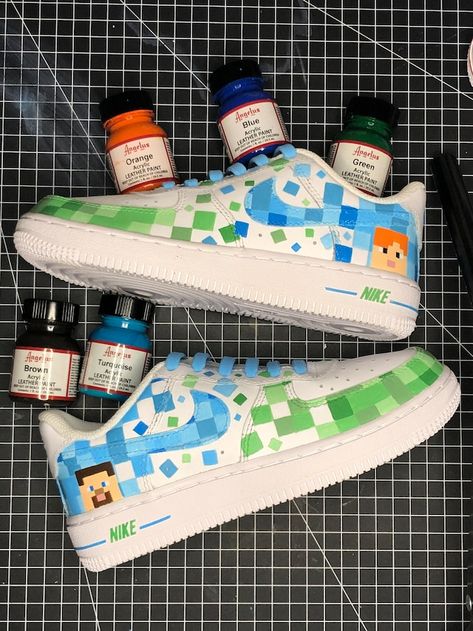 Painted Sneakers Diy, Minecraft Shoes, Shoe Customs, Painted Nikes, Art Shoes, Youthful Design, Sneaker Design, Hand Painted Gifts, Air Force 1 Custom