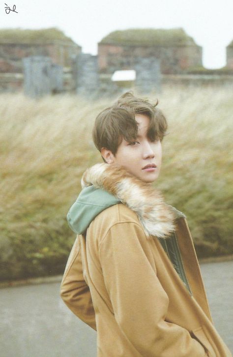 ˗ˏˋdawn⁷ˎˊ˗ ⟭⟬ Jungkookie day 🐰 on Twitter: "THIS Hobi keeps me up at night 😍 his beauty is phenomenal!… " Bts Winter Package, Bts Winter, Gwangju, Hoseok Bts, Bts J Hope, J Hope, Bts Members, Bts Bangtan Boy, Record Producer