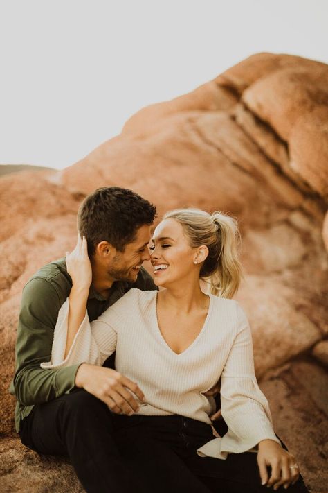 Natural Poses For Couples, Garden Of The Gods Photoshoot, Garden Of The Gods Engagement Photos, Colorado Couple Pictures, Candid Couple Poses, Candid Couples Photos, Hike Photos, Candid Couple Photoshoot, Engagement Photography Tips