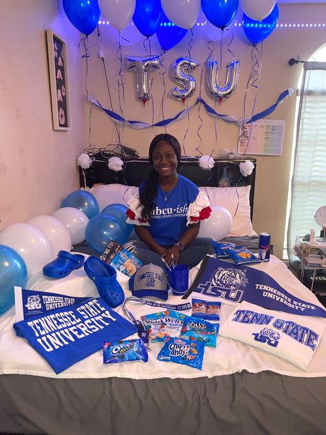 Tennessee State University Hbcu, Bed Decorating College Acceptance, Bed Decorating Ideas College Acceptance, College Decision Bed, College Announcement Ideas, College Decision Reveal, Hbcu Dorm Ideas, College Acceptance Room Decorating, Trunk Party Ideas College