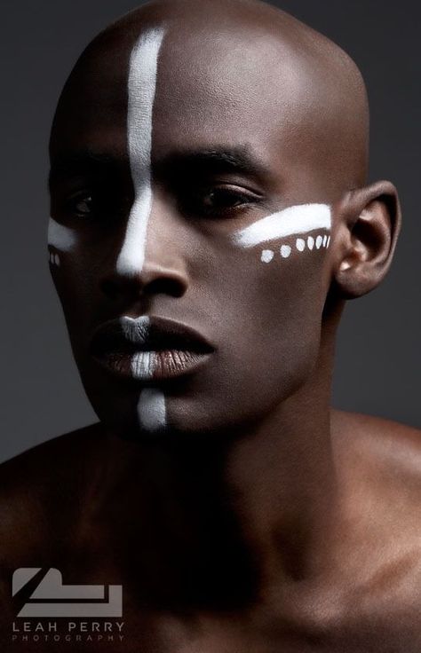 Pintura Facial Neon, African Face Paint, Warrior Makeup, Strong Man, Face Paint Makeup, Afrikaanse Mode, Male Makeup, Diet Vegetarian, Festival Makeup