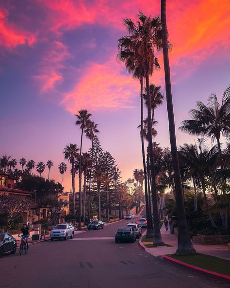 🫡 Exploring the streets of San Diego. • • • • • • • • • • • • #sandiegocounty #sandiegoliving #sandiegolife #sandiego #socal #ig_california #bestofgoldenstate #sunsetbeauty #orangeclouds #sunsetmoment #sunsetphotographer #skyperfection #beautifulskies #firesky #amazingsky #goldenhourphotography #sunsetlove #cloudscapes #instasunset #sunsetpics #sunrisephotography #skycolors #september #2024 #magic #beauty #artistsoninstagram #milliondollarvisuals #palmtrees #coastalvibes San Diego City, California San Diego, Golden Hour Photography, San Diego Living, San Diego County, Dream City, Sunset Pictures, September 2024, Sunrise Photography