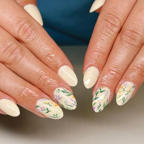 DUMP end of summer nails summer to fall nails wildflower nails cream nails accent nails floral bouquet wedding guest nails Summer To Fall Nails, Nails Wildflower, Wildflower Nails, Wedding Guest Nails, End Of Summer Nails, Nails Cream, Floral Bouquet Wedding, Summer Nails Summer, Nails Floral