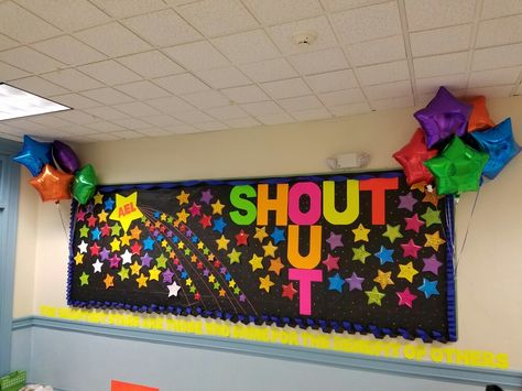 Teacher Appreciation Shout Out board. Kudos Board For Work Ideas, Staff Shoutout Board, Shout Out Board Ideas, Motivational Board Ideas, Kudos Board For Work, Shout Out Board Employee, School Board Appreciation Ideas, School Board Appreciation, Shout Out Board