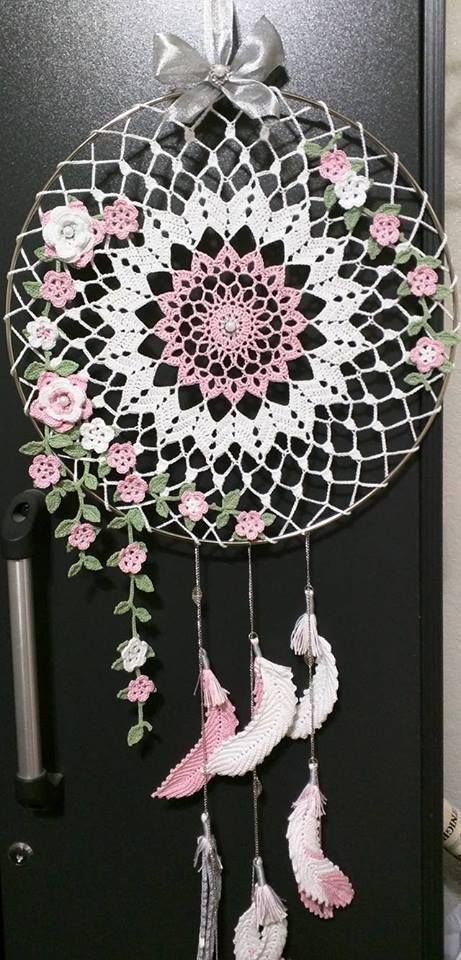 Crochet Crafts Ideas, Crochet Dreamcatcher Pattern, Doily Dream Catchers, Dream Catcher Patterns, Dream Catcher Decor, Crochet Dreamcatcher, Dream Catcher Craft, Crochet Mandala Pattern, Crochet Wall Hangings