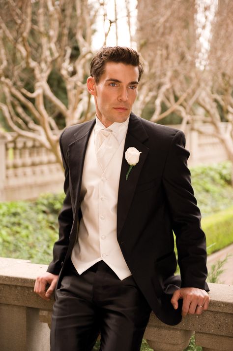 "Old Hollywood Glamor" Fashion and Decor Photo Shoot for Premier Bride Magazine. Mansion Wedding Venue  Groom with black tux and white vest #PremierBride #Hollywood #Weddings #OldHollywoodGlamor Old Hollywood Groom Suit, Old Hollywood Tuxedo, Jerry Baynard, Glamor Wedding, Hollywood Suits, Cocktail Corner, 3 Piece Suit Wedding, Suits Ideas, Hollywood Glamor