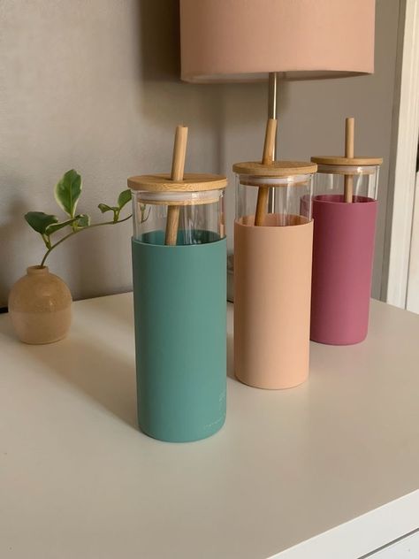 Aesthetic Coffee Tumbler, Tumblr With Straw, Coffee Tumbler Aesthetic, Tumbler Cups Aesthetic, Unique Tumbler Ideas, Aesthetic Tumbler Bottle, Tumbler Bottle, Stylish Water Bottles, Crockery Design