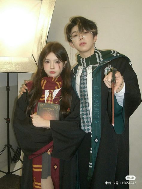 Harry Potter Dark Academia, Harry Potter Couples, Slytherin Outfit, Cute Couples Costumes, Harry Potter Cosplay, Harry Potter Characters, Couples Poses For Pictures, Cute Friends, Couples Costumes