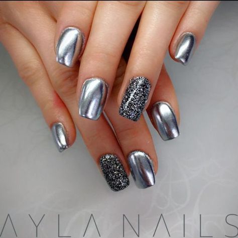 Chrome And Glitter Nails Short, Flashy New Years Nails, Mirror Dip Powder Nails, Silver Chrome And Glitter Nails, Nails Acrylic Vegas, Chrome Gel Nail Designs, Silver Short Nail Designs, Vegas Nails Ideas Short, Short Vegas Nails