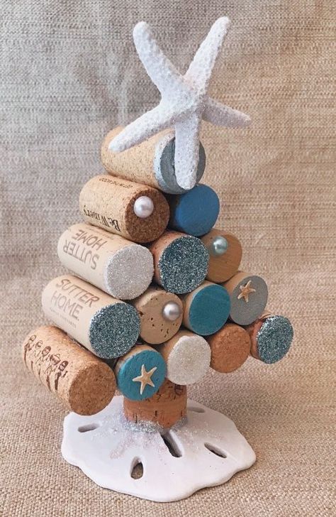 Beach Christmas Trees, Cork Crafts Christmas, Cork Christmas Trees, Wine Cork Diy Crafts, Wine Cork Projects, Wine Cork Ornaments, Cork Crafts Diy, Wine Cork Diy, Wine Cork Art