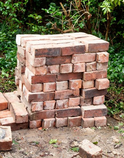 25 Ways To Reuse Old Bricks In Your Garden Old Brick Garden Edging, Using Bricks In The Garden Ideas, Ideas For Bricks Outside, Brick Planter Wall, Rustic Garden Bench, Old Bricks Ideas Diy, Bricks In The Garden, Brick Planter Ideas, Rustic Backyard Landscaping