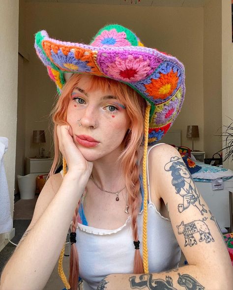 Thanks for all the love on my hat drop on Thursday ☀️ Such a lush response to my first round of cowboy hats! I’m already dreaming up new… | Instagram Cowboy Hat Pictures, Crochet Cowboy Hats, Cat Hats, Crochet Balaclava, Yarn Craft, Crochet Daisy, Crochet Design Pattern, Fun Crochet Projects, Diy Crochet Projects