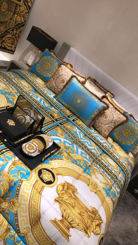 Versace Bed Set, Versace Bedroom Ideas, Versace Bedroom Decor, Versace Room Decor, Versace Decor, Versace Bedroom, Crochet Bed Sheet, Bed Sheets Ideas, Versace Home Decor