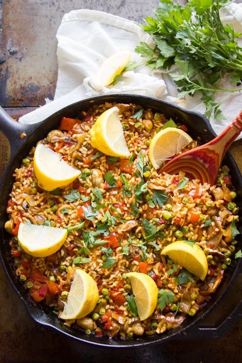 Vegan Paella, Vegetarian Paella, Riced Veggies, Paella Recipe, Vegan Mushroom, Meatless Dinner, Vegan Main Dishes, Healthy Food List, Vegan Dinner Recipes