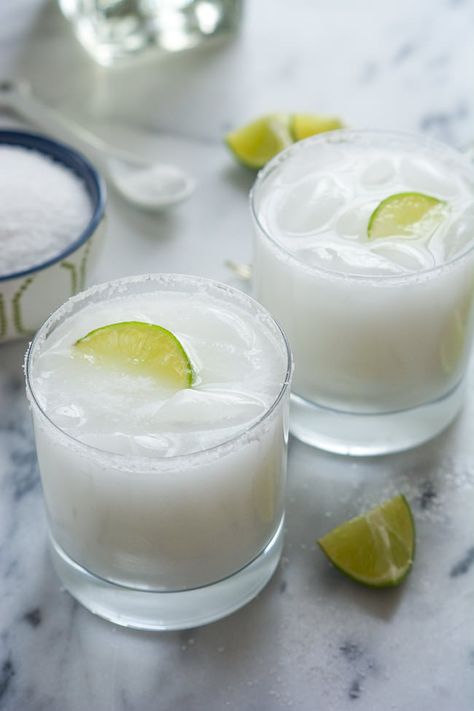 20 Paleo Recipes to Make This Summer - Danielle Moss Coconut Margarita, Healthy Nutrition Plan, Refreshing Cocktail, Triple Sec, Margarita Recipes, Proper Nutrition, It Goes On, Healthy Nutrition, Best Diets