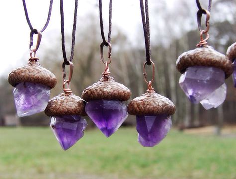 Quartz acorn pendant Forest Jewelry Diy, Mythical Decor, Space Forest, Acorn Pendant, Witchy Crafts, Nature Crafts, Cute Crafts, Crafts To Do, Jewelry Designs