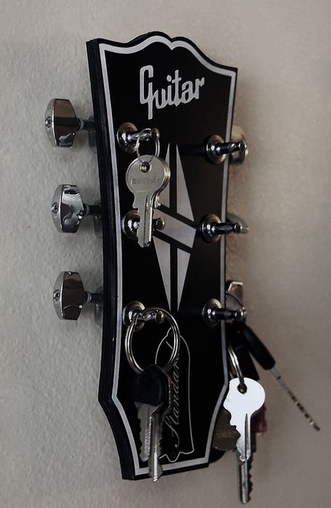 Black Gifts Ideas, Retro Room Accessories, Cool Diy Home Decor, Cute Keyholder, Guitar Decoration Ideas, Cool Things For Bedroom, Aesthetic Stuff To Buy For Your Room, Cool House Decor, Music Apartment