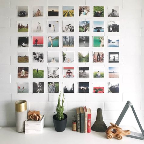 15 Creative Photo Display Ideas That Don't Need Frames Polaroid Display, Diy Photo Wall, Postcard Display, Photowall Ideas, Diy Photo Display, Photo Wall Display, Diy Gallery Wall, Exposition Photo, Polaroid Wall