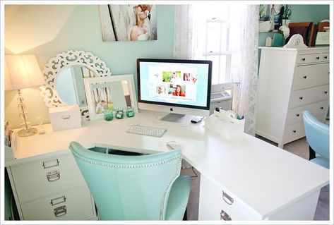 A Photographer’s Workspace | Jasmine Star Photographer Workspace, Office Furniture Layout, Jasmine Star, White Desk, Dream Office, Ideas Hogar, Office Crafts, Craft Room Office, Diy Desk