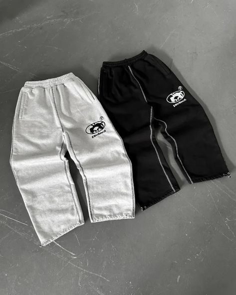 LINK IN BIO 🔗 EMBROIDERED SWEATPANTS Elevate your casual wear with our Embroidered Sweatpants, designed to merge comfort with effortless style. Hip Hop Sweatpants, Streetwear Sweatpants, Style Sweatpants, Casual Pants Style, Cotton Cargo Pants, Streetwear Pants, Sweatpants Style, Moda Streetwear, Korean Streetwear