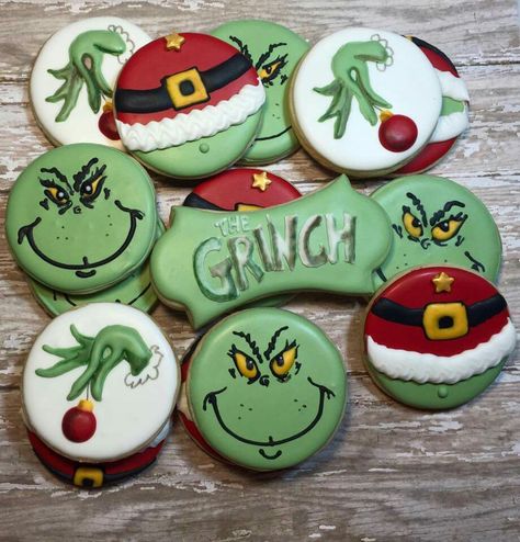 Grinch cookie Grinch Cookie, Decorated Christmas Cookies, Christmas Sugar Cookies Decorated, Grinch Cookies, Winter Cookie, Xmas Cookies, Fancy Cookies, Creative Cookies, Christmas Cookies Decorated