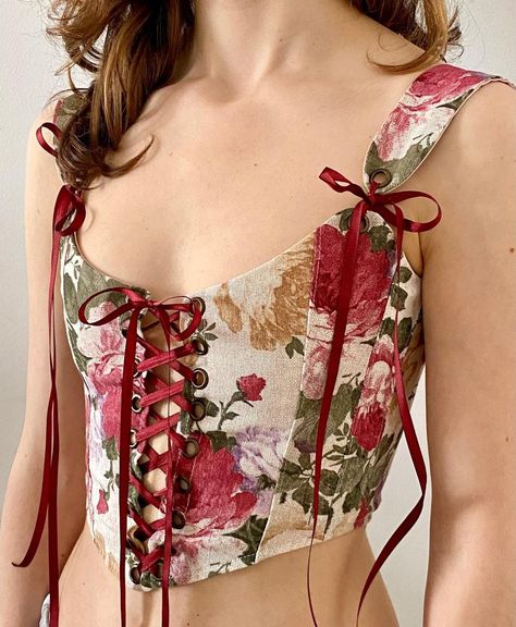 Floral Lace-Up Corset Top: A Vintage-Inspired Cottagecore Top for Slow Fashion Corset Top Vintage, Summer Corset Top, Corset Back Design, Cool Corsets, Corset On Top Of Shirt, How To Style Corset Tops, Corset Over Dress Outfit, Floral Corset Outfit, Summer Corset Outfit