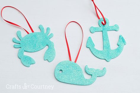 Easy DIY Ornaments for your coastal Christmas - Crafts by Courtney Simple Diy Ornaments, Easy Diy Ornaments, Theme Christmas Tree, Anchor Crafts, Wooden Anchor, Coastal Christmas Decor, Diy Christmas Ornaments Easy, Nautical Christmas, Beachy Christmas