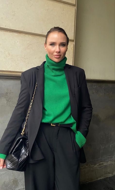 Outfits With Green Turtleneck, Green Turtle Neck Sweater Outfit, Green And Black Outfits, Green Turtleneck Outfit, Turtle Neck Sweater Outfit, Turtle Neck Outfit, Stylish Images, Turtleneck Outfit, Green Turtleneck