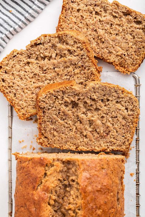 This oat flour banana bread is the BEST gluten-free banana bread recipe! It's moist, fluffy, naturally sweetened with maple syrup and comes together quickly. Oat Flour Apple Bread, Oat Banana Bread, Oat Flour Banana Bread, Banana Oat Bread, Gluten Free Banana Bread Recipe, Oat Bread, Zucchini Banana Bread, Eating Bird Food, Paleo Banana Bread