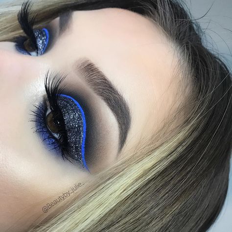 Smokey Eye With Blue, Royal Blue Eyeshadow Looks, Black Glitter Smokey Eye, Eyeshadow Art, Blue Cut Crease, Glitter Smokey Eye, Silver Eyeshadow, Beautiful Eye Makeup, Evening Makeup