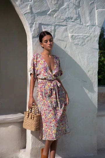 Midi Dress Floral, Dresses Australia, European Girls, The Melody, Midi Length Dress, Dress Floral, Floral Midi Dress, Spring Summer Outfits, Smart Casual