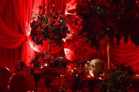 Vamp Wedding, Wedding Tabletop Decor, Red Gothic Wedding, Opera Wedding, Dark Romantic Wedding, Vampire Ball, Red Gothic, Iconic Weddings, Red Details