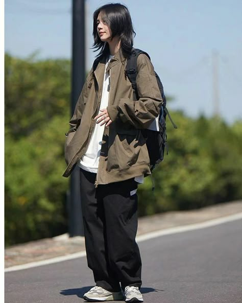 Casual Tomboy Outfits, Boyish Outfit, Asian Street Wear, Asian Tomboy, Street Style Oversized, Tomboyish Outfits, Tomboy Girls, Boyish Girl, Tomboy Aesthetic