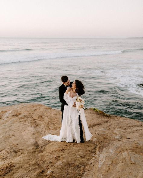 dance parties & snuggles on the edge of a cliff is pretty much the best way to end your wedding day!!!! much love for these two & their love! ✨ Sunset Cliffs San Diego, Cliff Wedding, San Diego Elopement, Sunset Cliffs, California Wedding Venues, Socal Wedding, California Elopement, Beach Elopement, Wedding Southern California